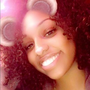 Meet your Posher, Briana